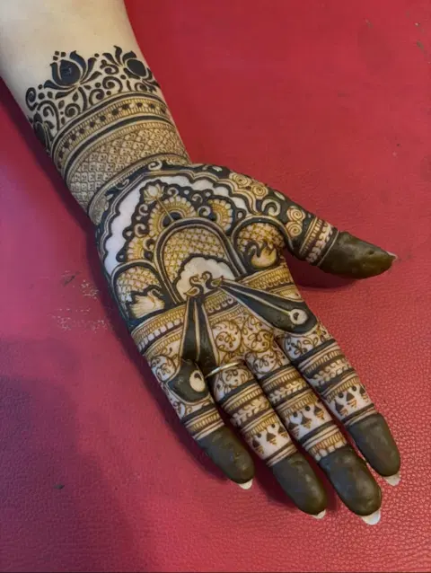 indian back hand mehndi design