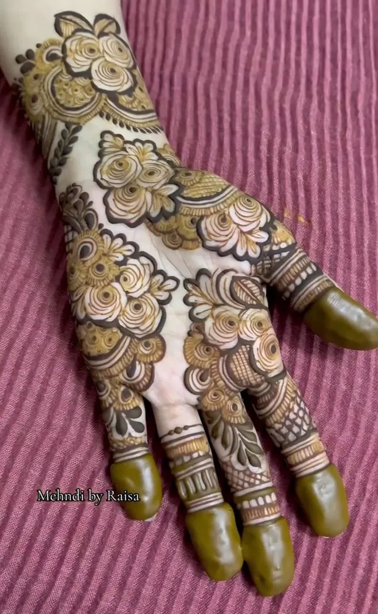 Aesthetic Arabic Foot Mehndi Design