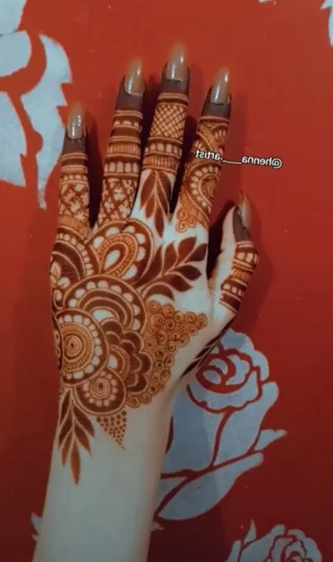 bridal dubai circle back hand mehndi design