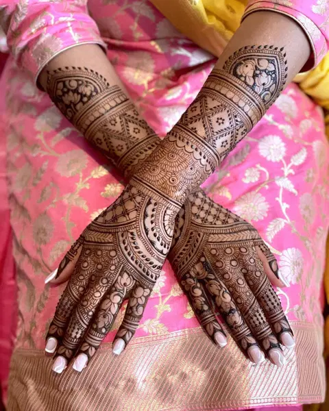 bridal stylish back hand mehndi design