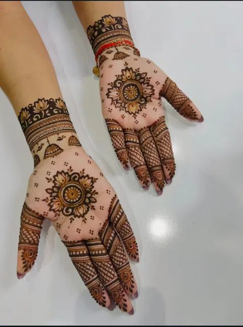arabic circle front hand mehndi design