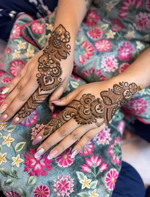 arabic simple jaal mehndi design