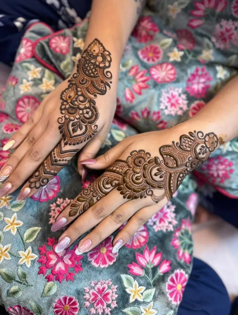 Arabic Simple Mehndi Design with Jaal