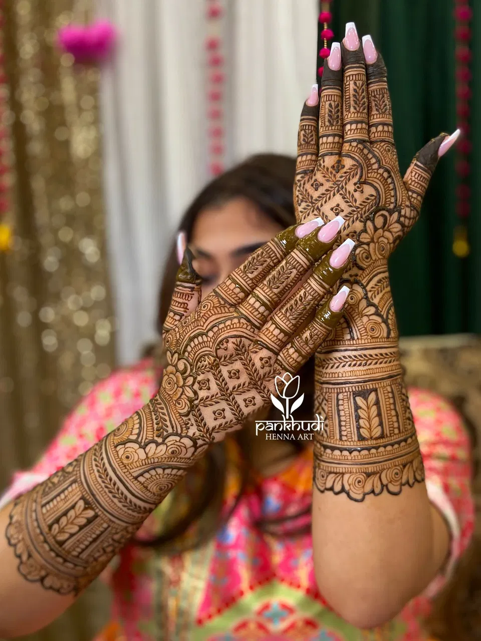 Bridal Stylish Back Hand Mehndi Design with Figures (2)