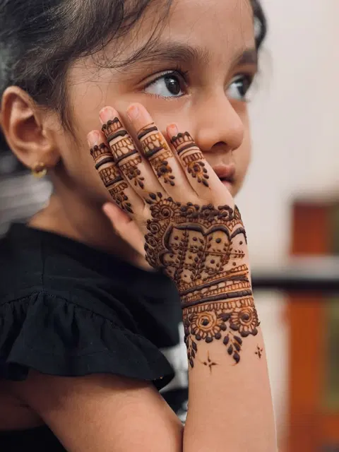 arabic simple back hand mehndi design