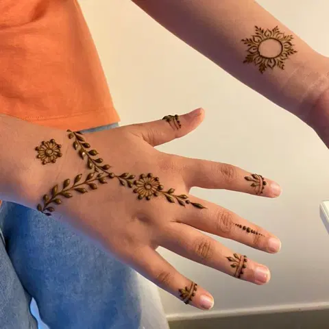 arabic simple jaal back hand mehndi design