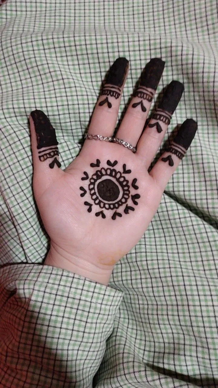 Simple Finger Mehndi Design with Gol Tikki for Diwali