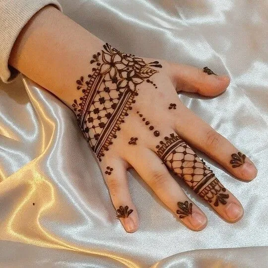 Simple Stylish Finger Mehndi Design for Diwali