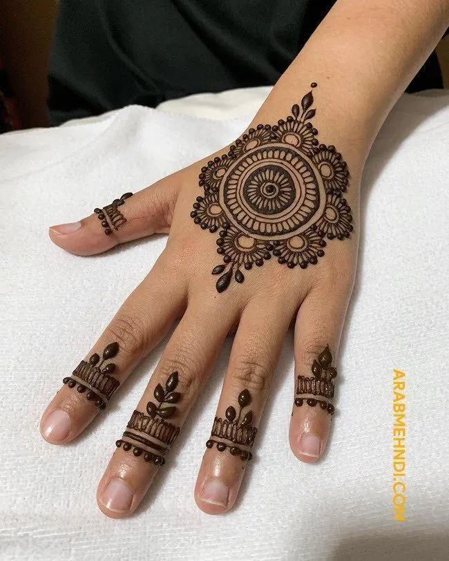 Simple Back Hand Mehndi Design with Gol Tikki and Moon for Eid