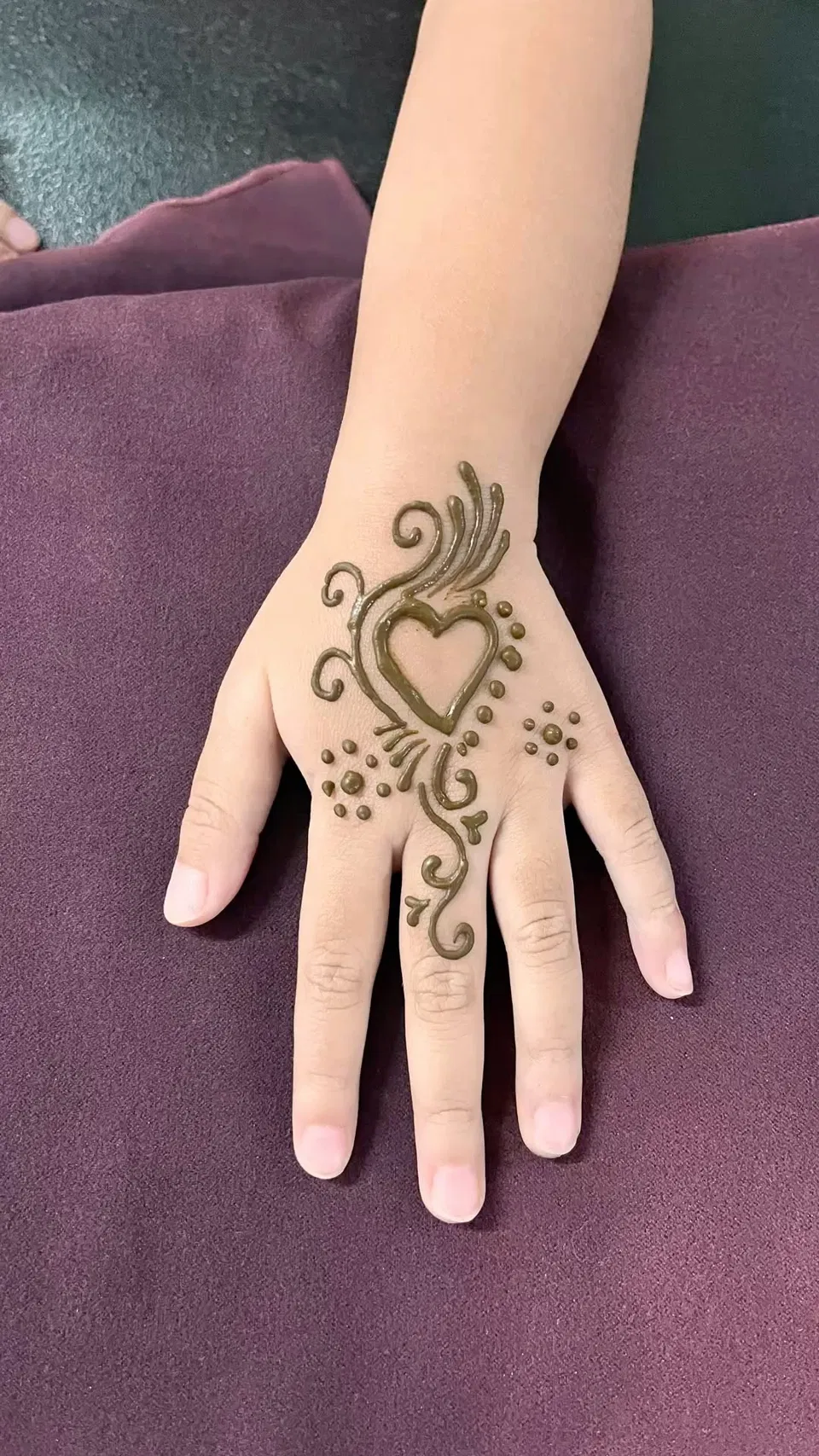 Minimal Simple Front Hand Mehndi Design with Hearts