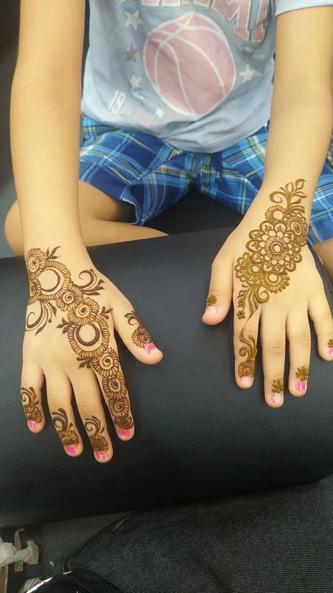 Arabic Simple Back Hand Mehndi Design with Bel and Jaal for Eid