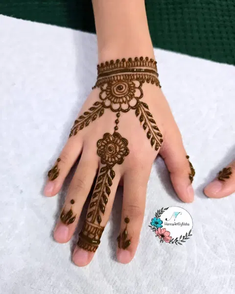 simple stylish jaal back hand mehndi design