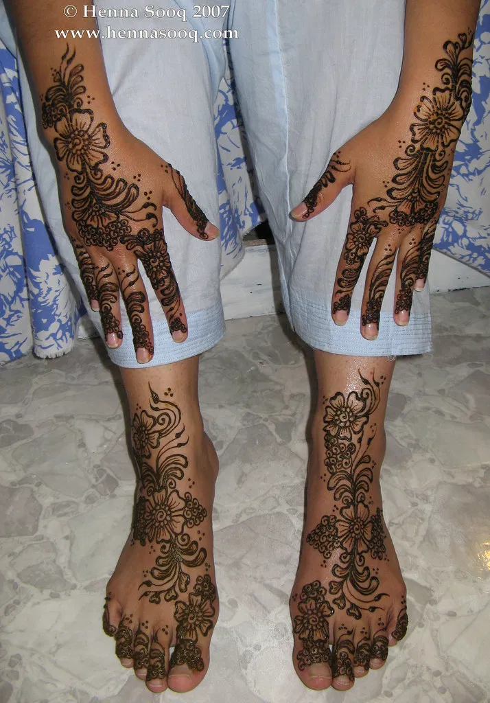 Bridal Indian Back Hand Mehndi Design with Jaal (2)