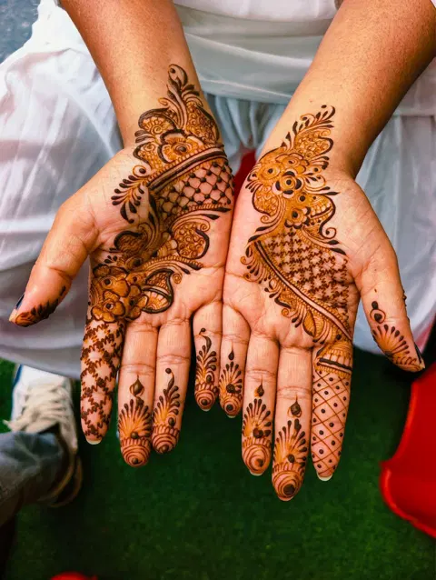 arabic figure back hand mehndi design