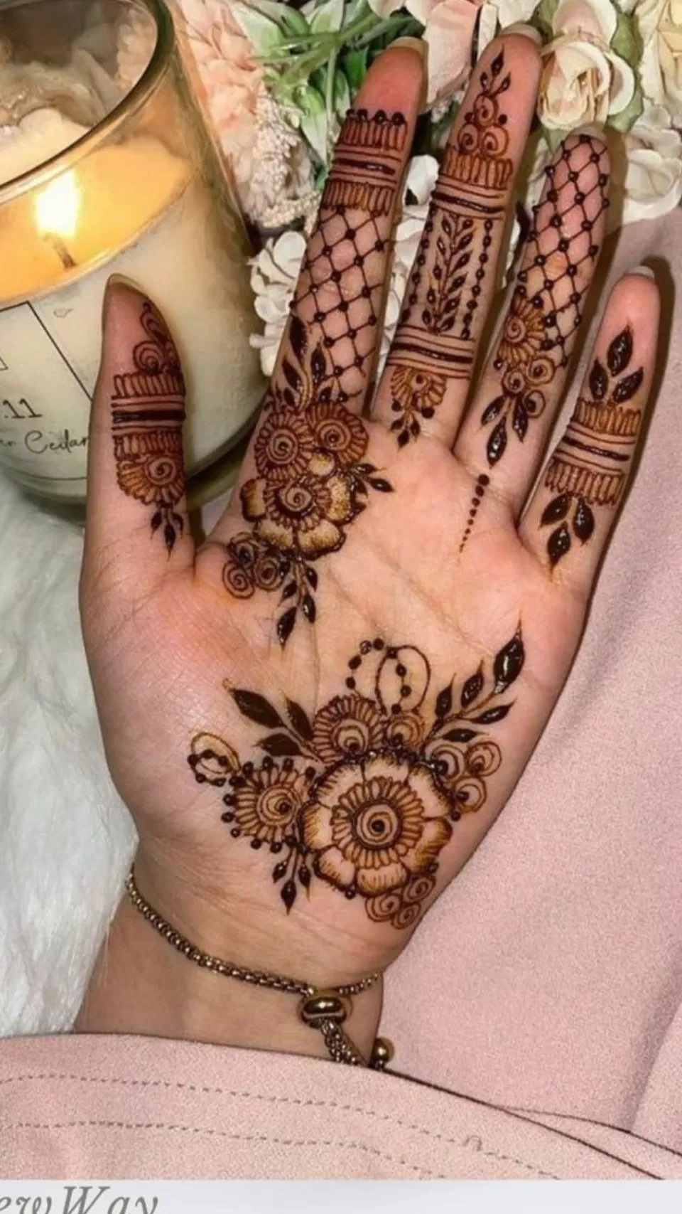 Aesthetic Arabic Back Hand Mehndi Design with Bel, Gol Tikki and Flowers (12)