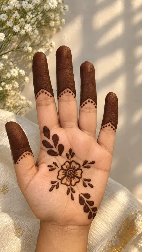 aesthetic simple circle front hand mehndi design