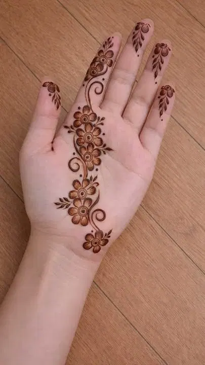 aesthetic arabic bel front hand mehndi design
