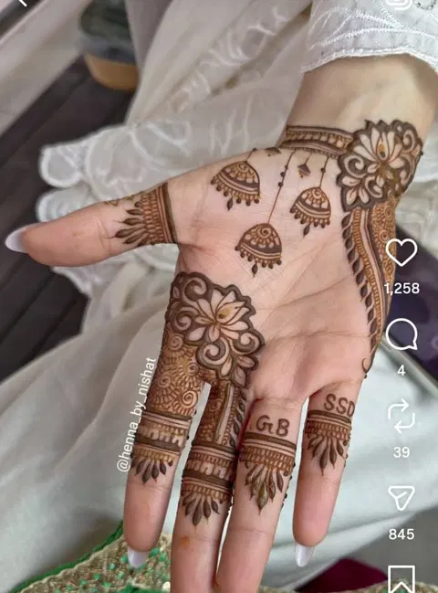 aesthetic minimal jaal finger mehndi design