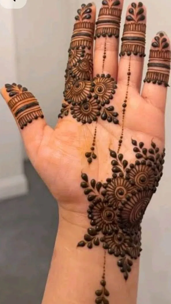 Aesthetic Arabic Front Hand Mehndi Design with Bel and Jaal