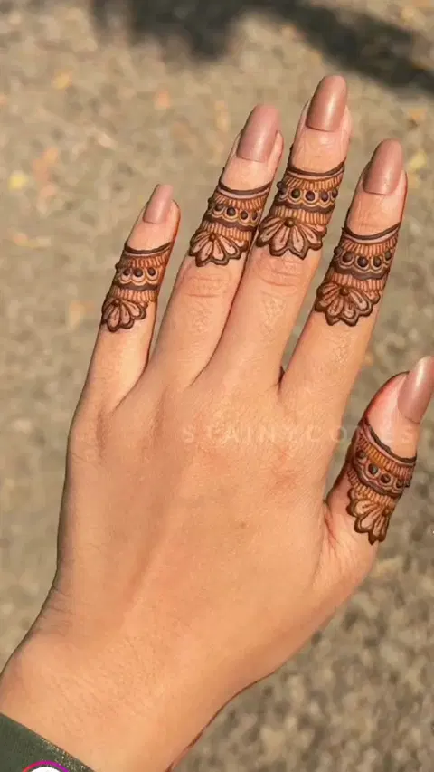minimal simple back hand mehndi design
