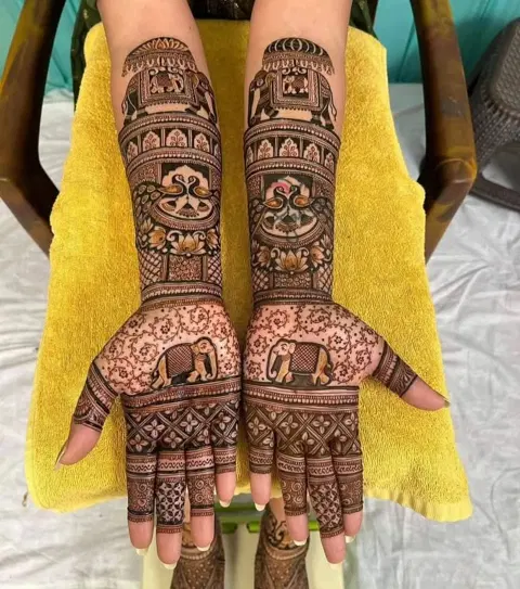 bridal figure back hand mehndi design