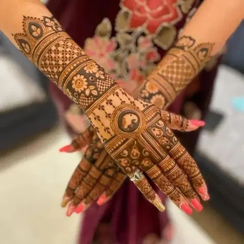 back hand mehndi design
