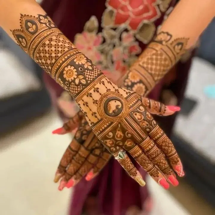Back Hand Mehndi Design (2)