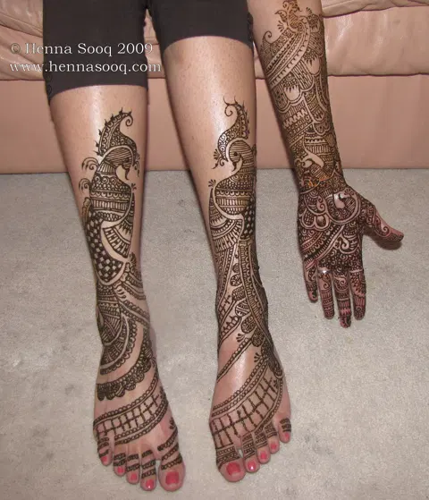 bridal indian figure foot mehndi design