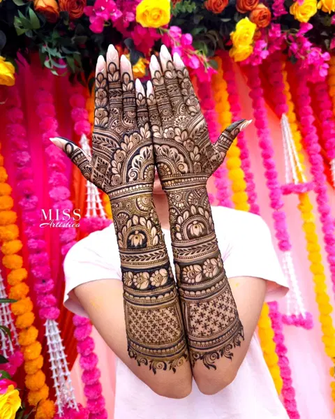 bridal stylish back hand mehndi design
