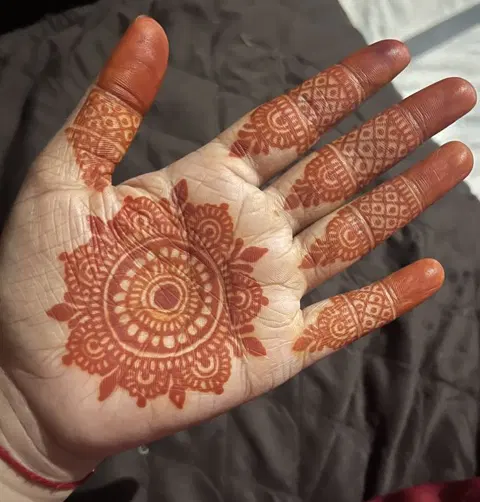 bridal circle front hand mehndi design