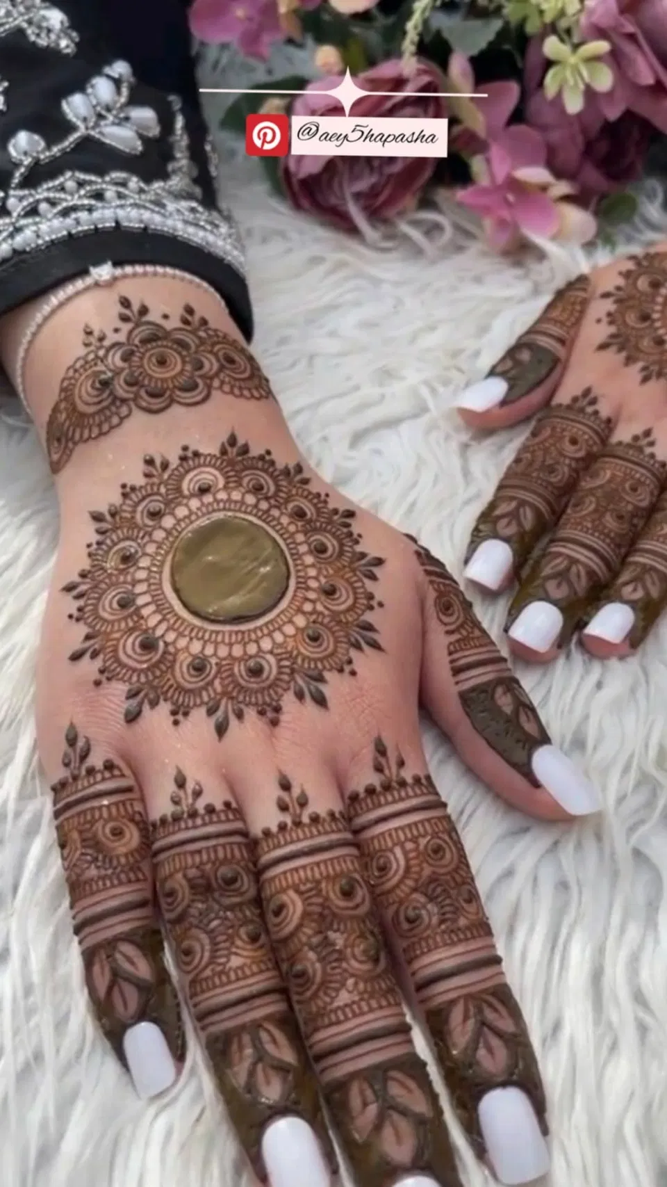 Pakistani Stylish Back Hand Mehndi Design with Gol Tikki