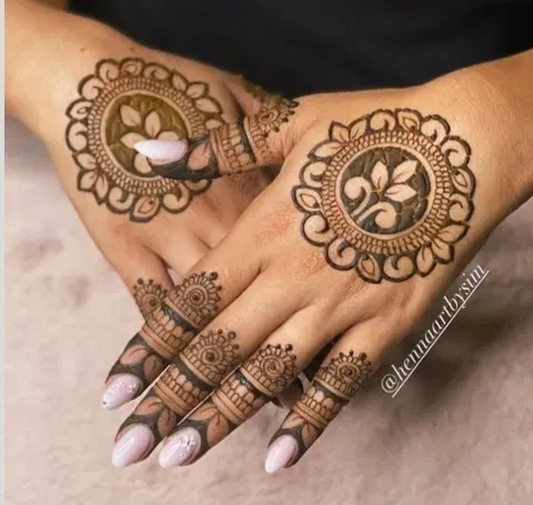 simple circle back hand mehndi design