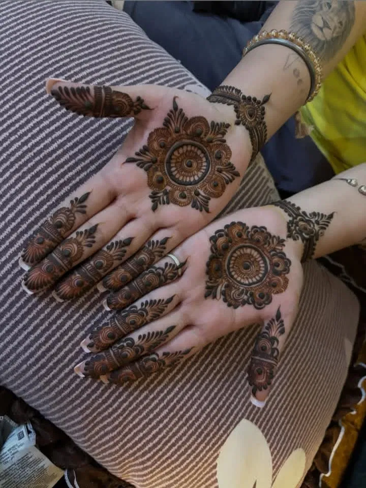 Arabic Bridal Foot Mehndi Design with Gol Tikki and Jaal