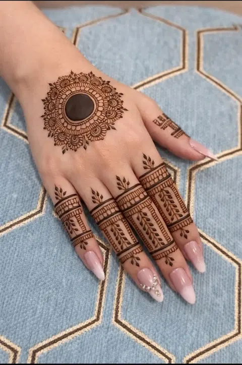 minimal simple circle back hand mehndi design