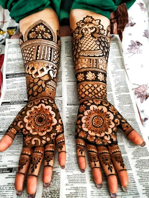 bridal figure front hand mehndi design