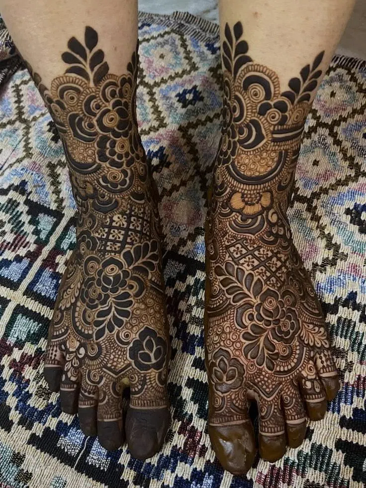 Bridal Foot Mehndi Design with Figures (2)