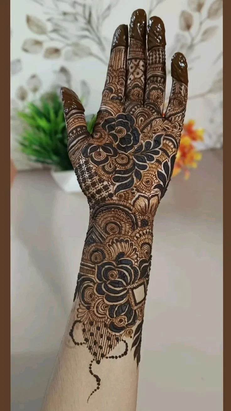 Aesthetic Arabic Foot Mehndi Design with Gol Tikki and Flowers