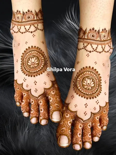 bridal pakistani circle foot mehndi design