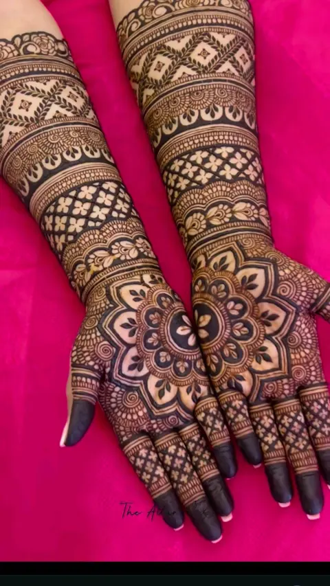 bridal indian circle foot mehndi design