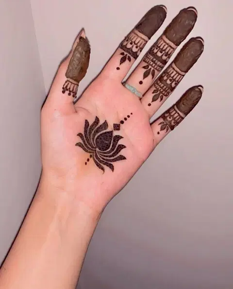 aesthetic minimal flower front hand mehndi design