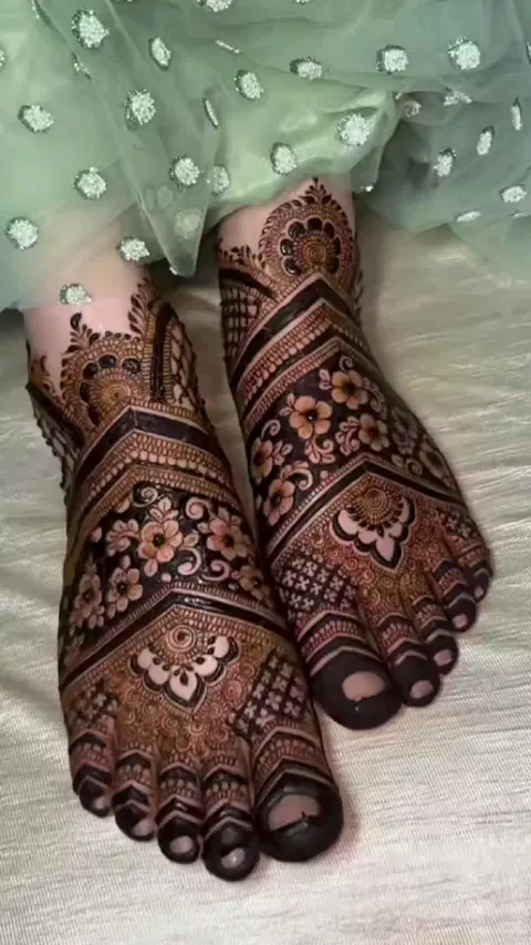 bridal heart foot mehndi design