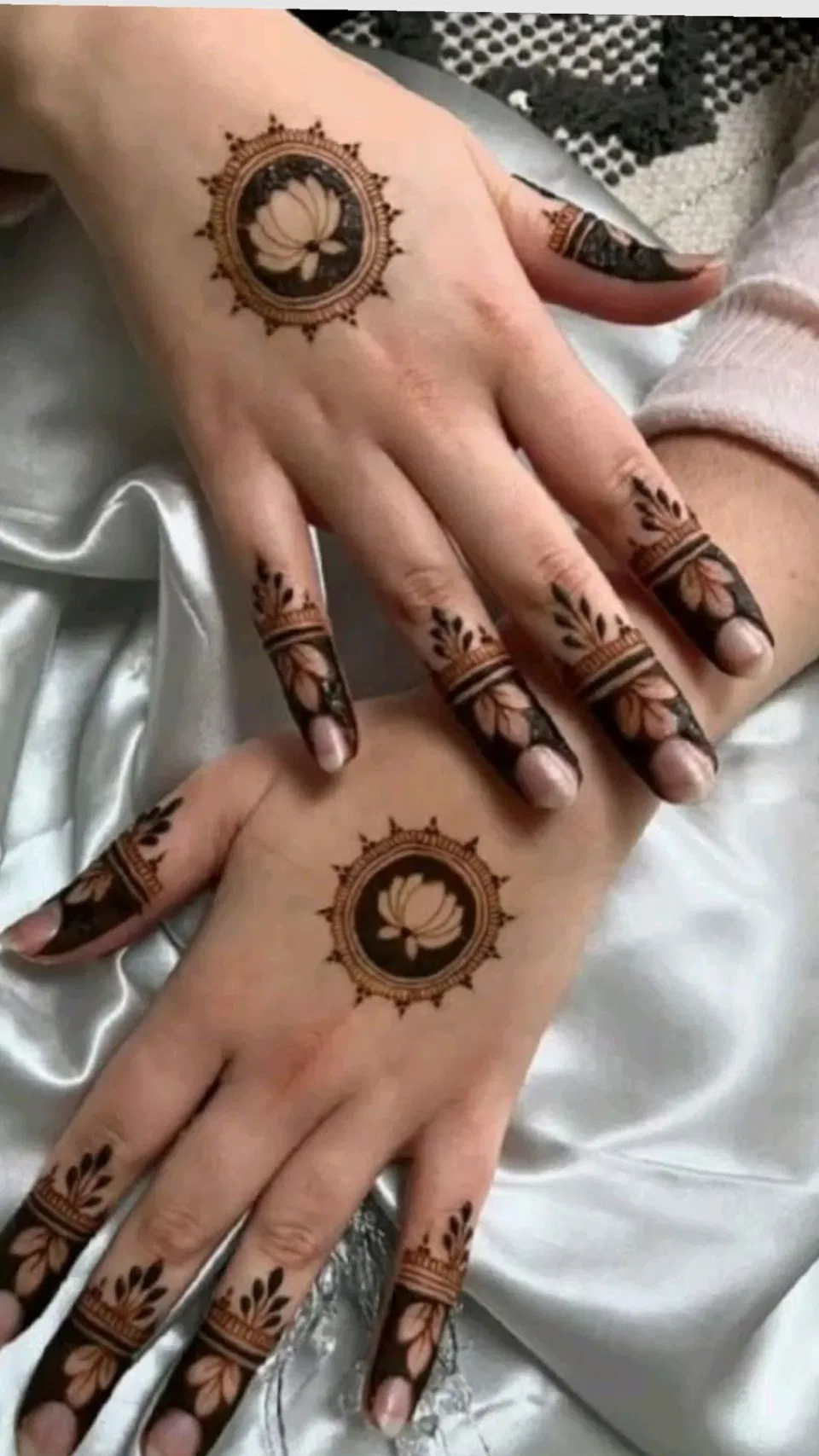 Aesthetic Simple Back Hand Mehndi Design with Gol Tikki, Flowers and Jaal (4)