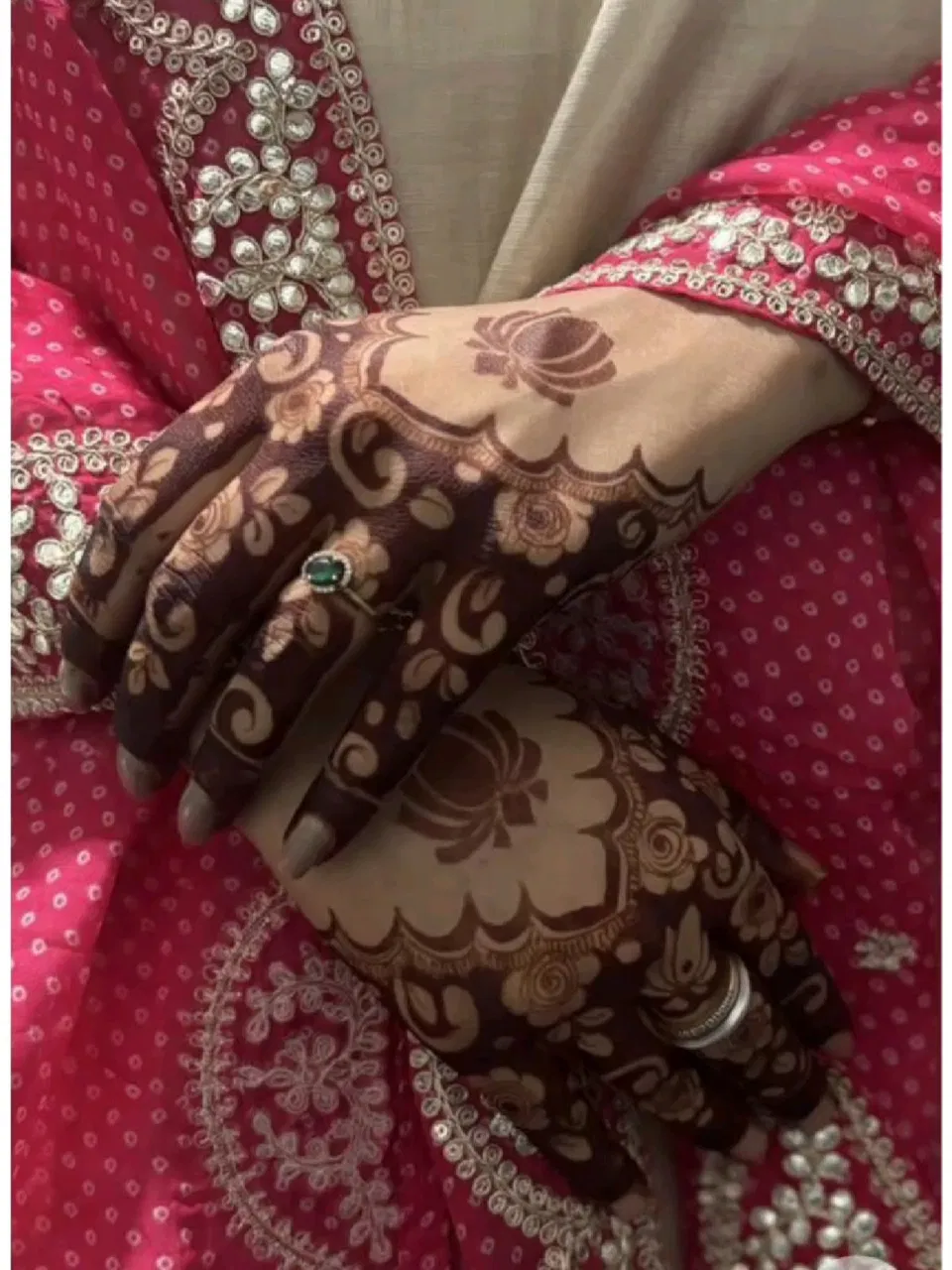 Aesthetic Arabic Back Hand Mehndi Design with Figures, Flowers and Lotus (2)