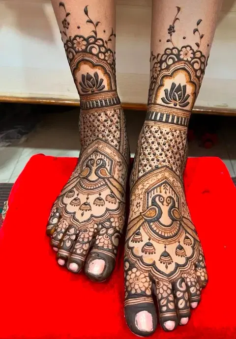 bridal indian figure foot mehndi design