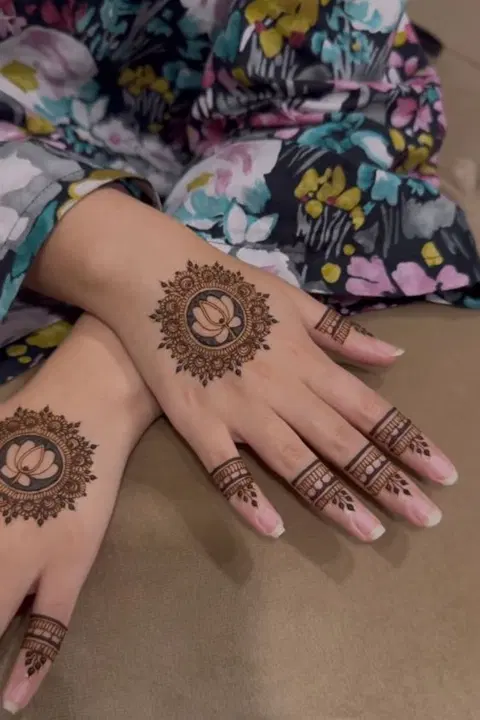 aesthetic simple circle back hand mehndi design