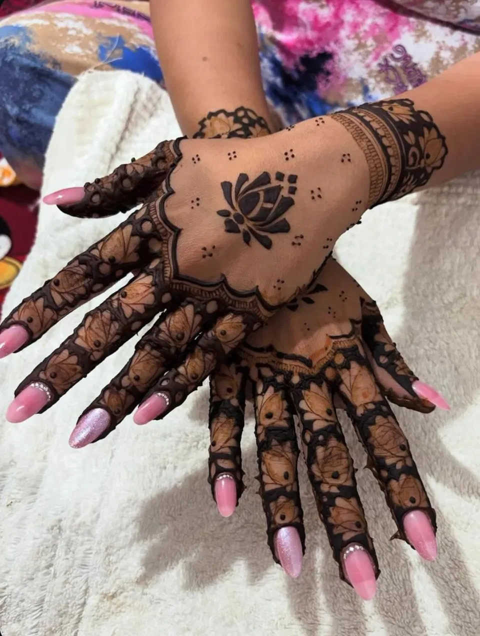 Aesthetic Royal Back Hand Mehndi Design with Flowers, Jaal and Lotus for Diwali (2)
