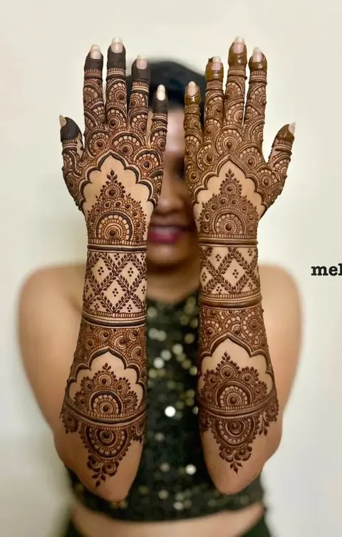 aesthetic arabic figure arm mehndi design