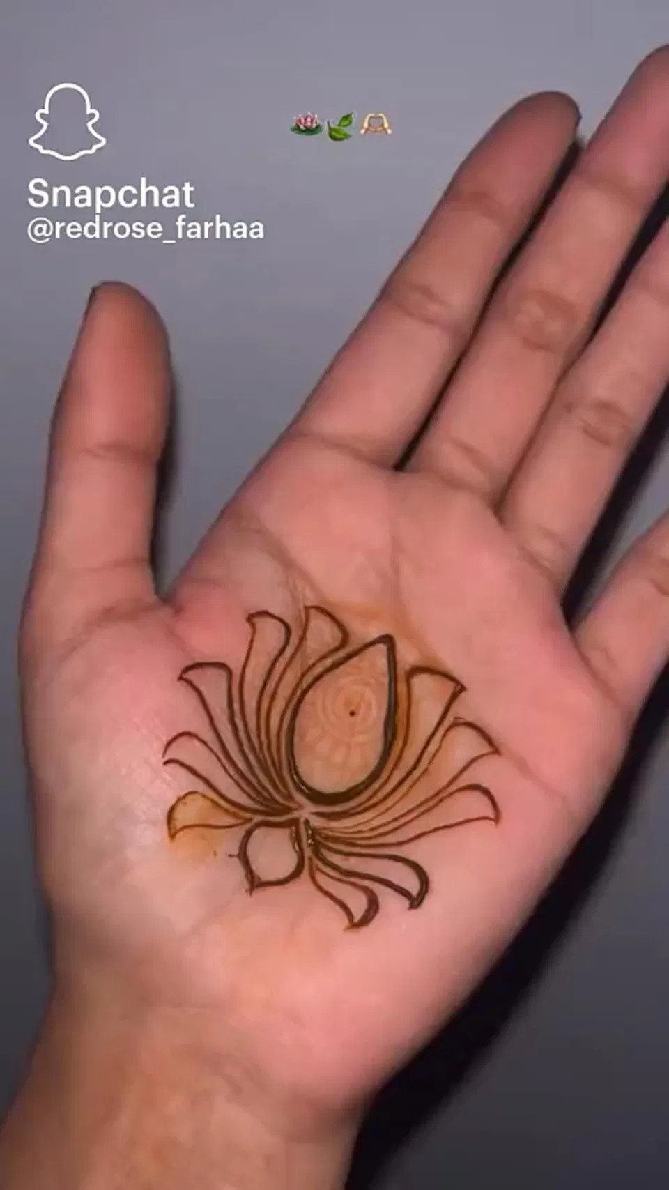 Minimal Simple Finger Mehndi Design with Flowers and Lotus