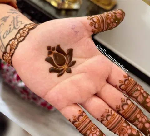 aesthetic flower front hand mehndi design