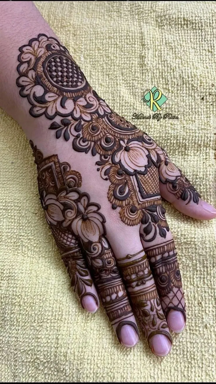 Aesthetic Arabic Back Hand Mehndi Design with Jaal (9)